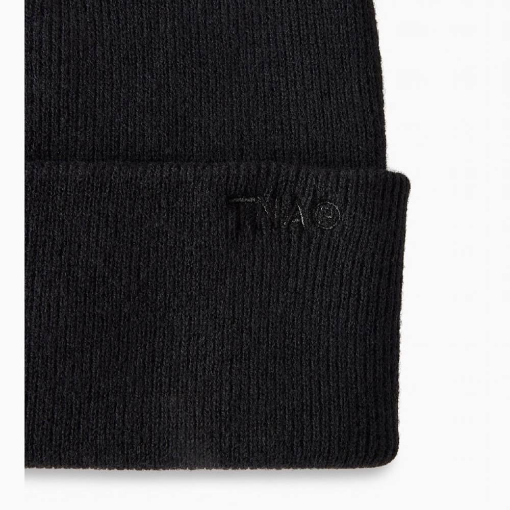 Aritzia TNA Classic Black Beanie Peak Beanie
Merino wool cuffed beanie NWT - Picture 3 of 5